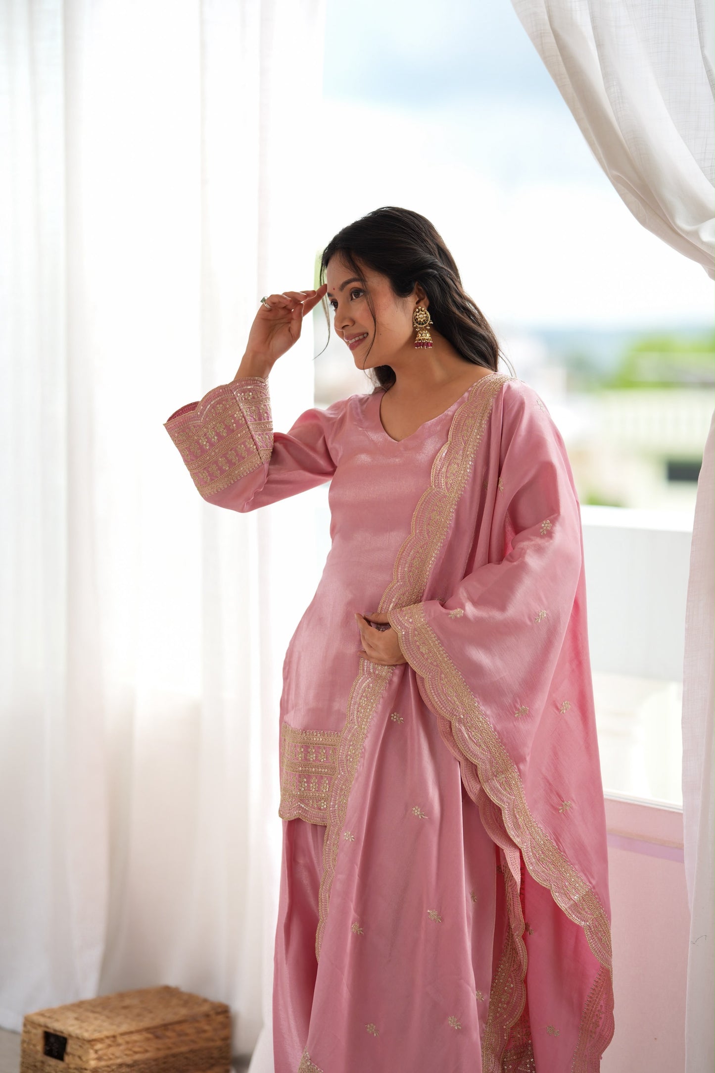 Royal Glass Roman Silk Farshi Set – Embroidered Elegance