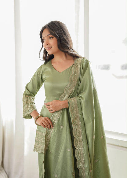 Royal Glass Roman Silk Farshi Set – Embroidered Elegance