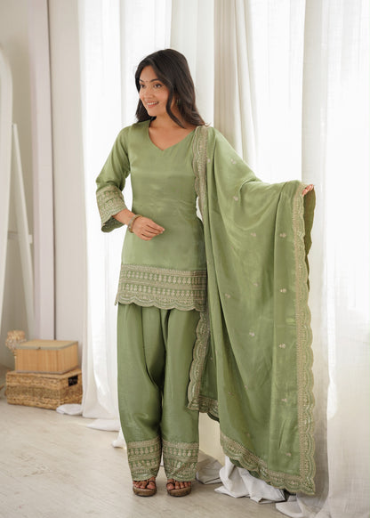 Royal Glass Roman Silk Farshi Set – Embroidered Elegance