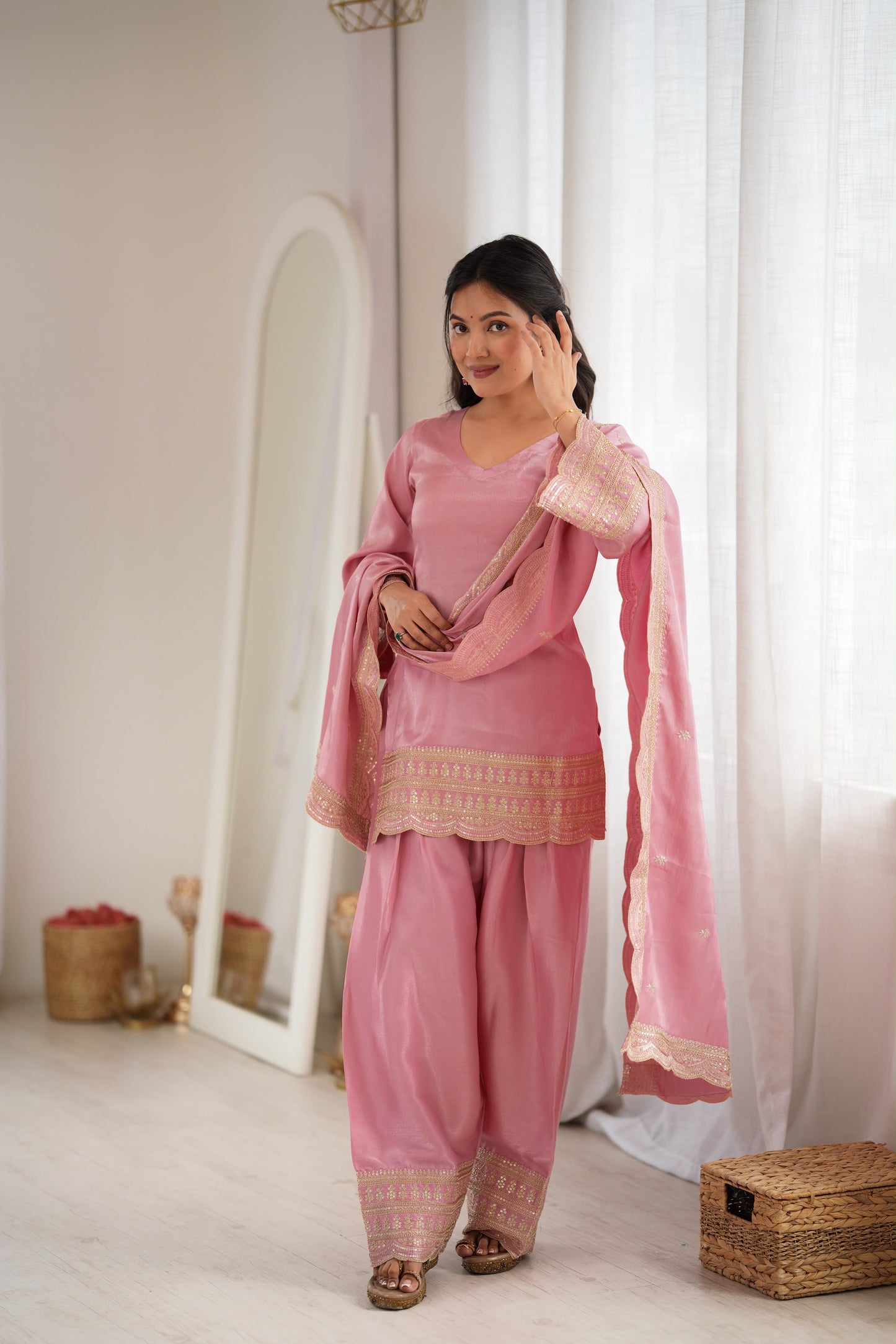 Royal Glass Roman Silk Farshi Set – Embroidered Elegance