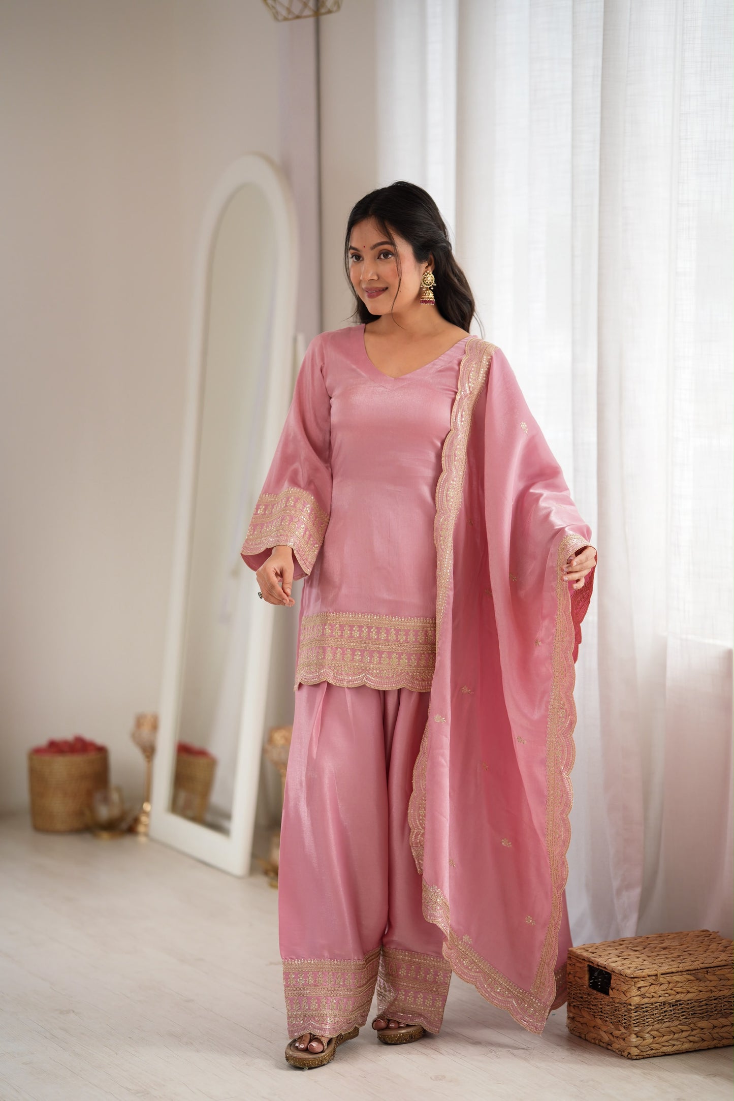 Royal Glass Roman Silk Farshi Set – Embroidered Elegance