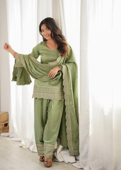 Royal Glass Roman Silk Farshi Set – Embroidered Elegance