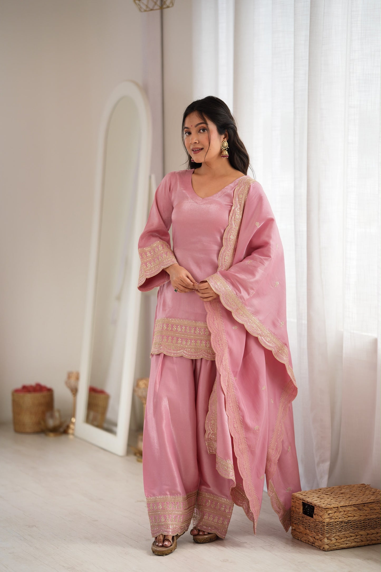 Royal Glass Roman Silk Farshi Set – Embroidered Elegance