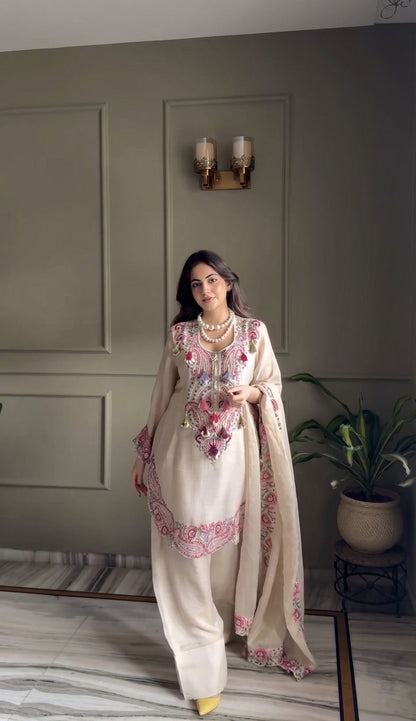 Graceful Farshi Look – Embroidered Ethnic Collection