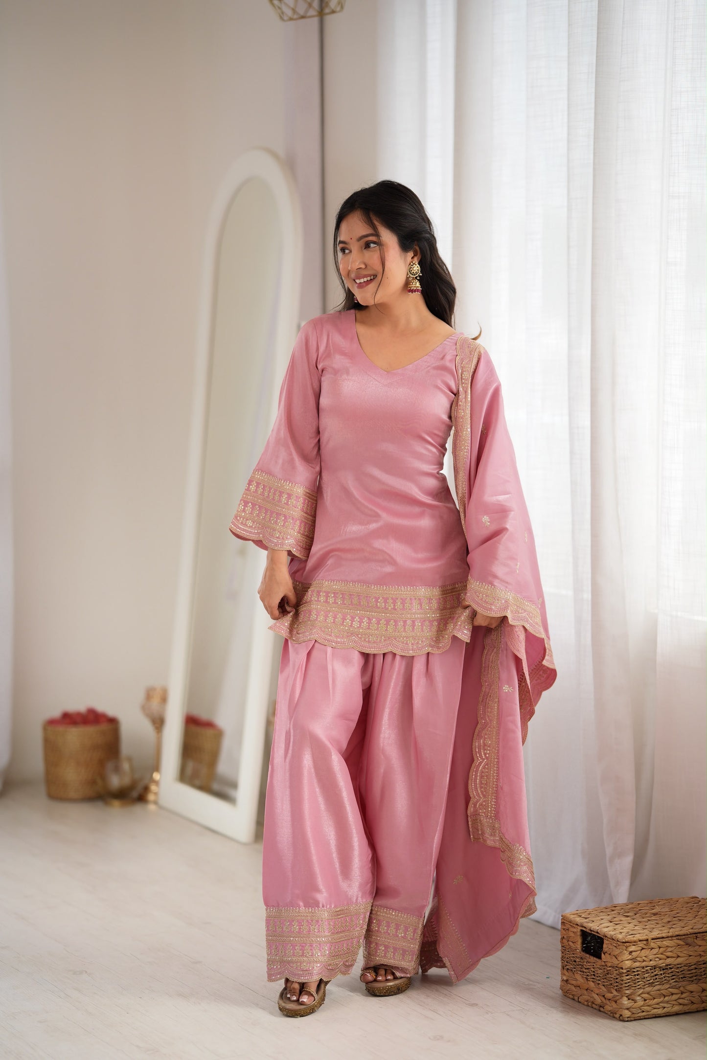 Royal Glass Roman Silk Farshi Set – Embroidered Elegance