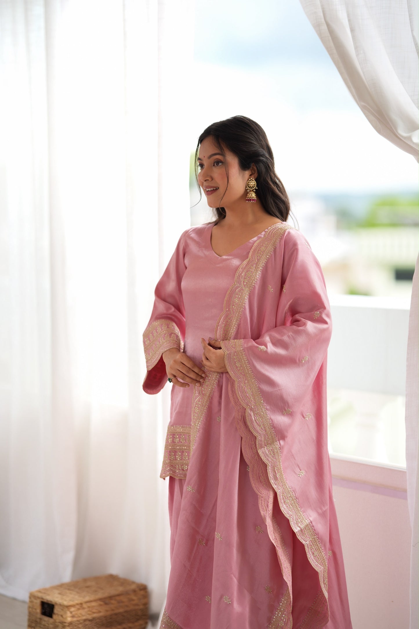 Royal Glass Roman Silk Farshi Set – Embroidered Elegance