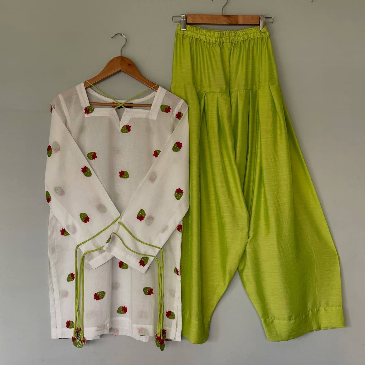 Elegant Cotton Farshi Set – Cambric Embroidered Designer Wear